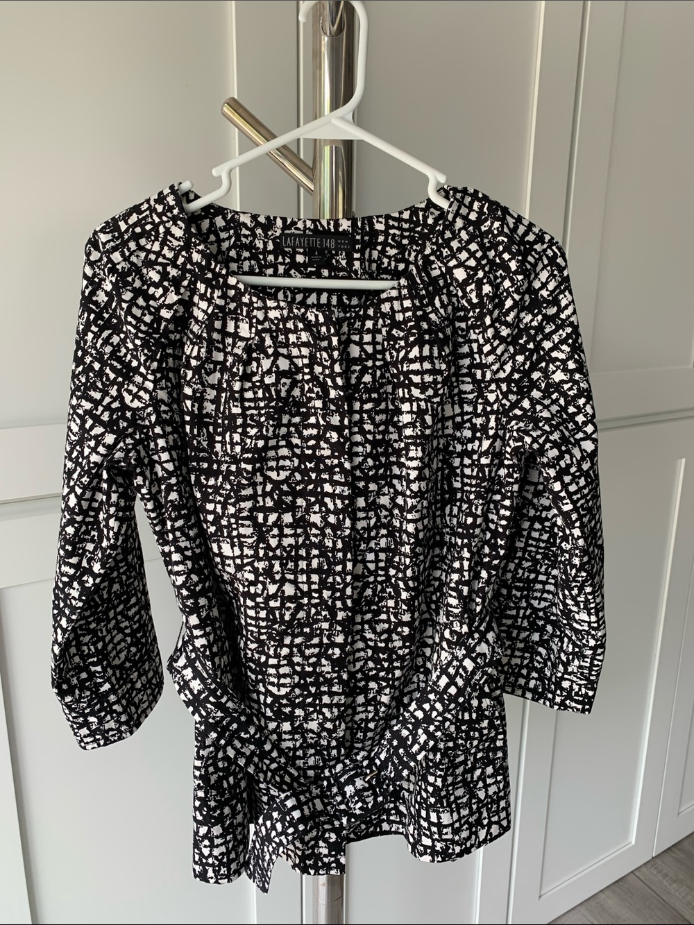 Lafayette 148 New York Black and White Patterned Long-Sleeve Blazer, Size 4.